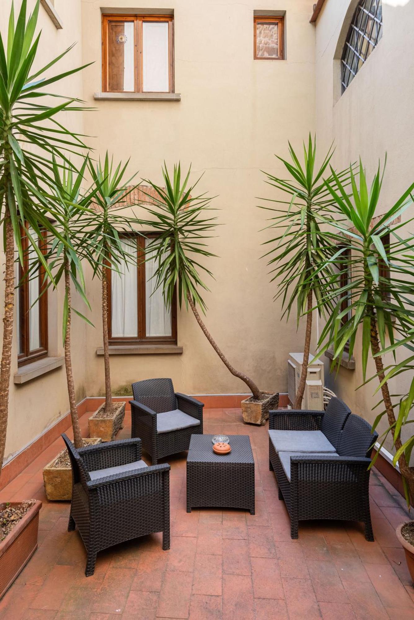 Signoria Apartment With Patio فلورنس المظهر الخارجي الصورة