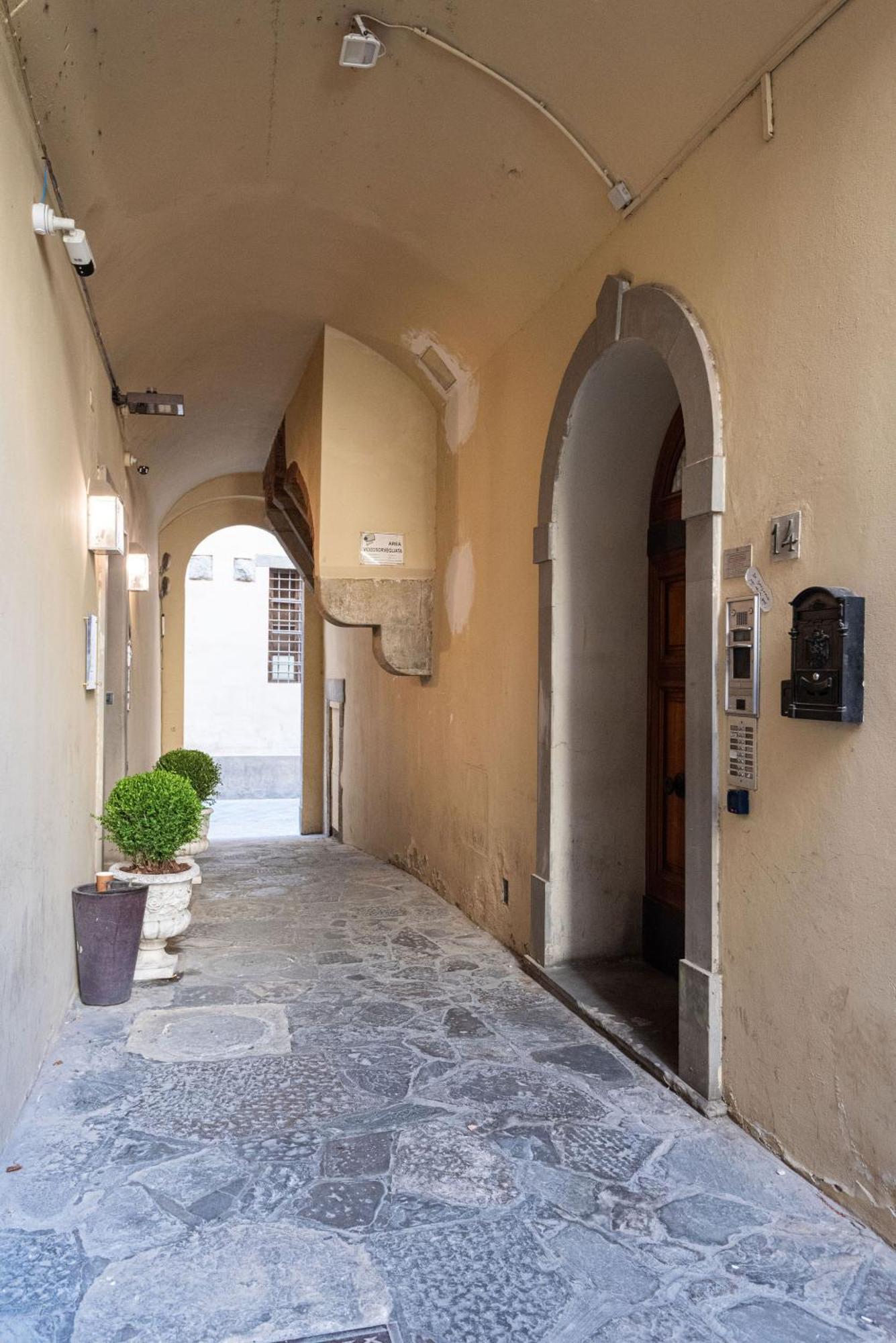 Signoria Apartment With Patio فلورنس المظهر الخارجي الصورة